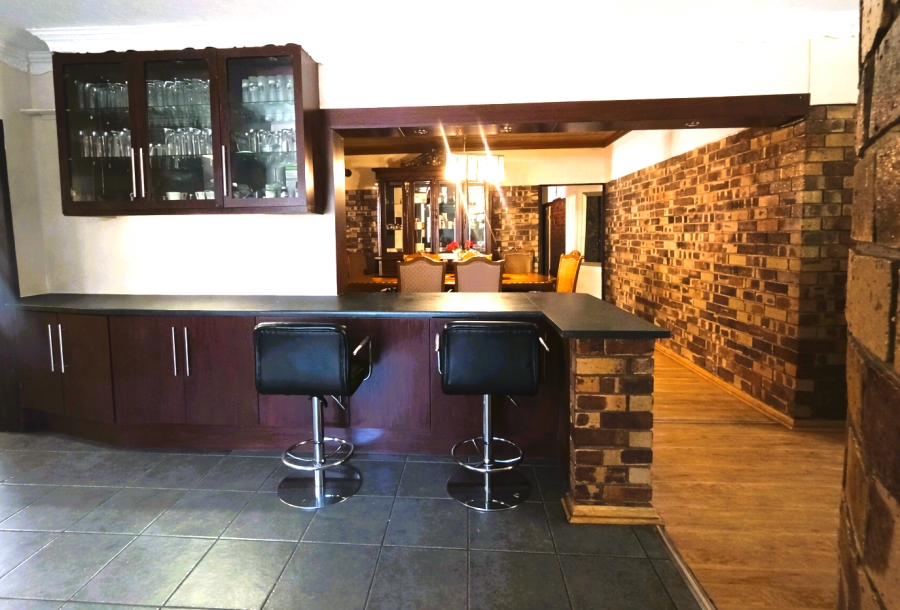 5 Bedroom Property for Sale in Pellissier Free State